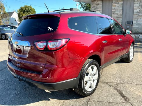 Used 2017 Chevrolet Traverse LT w/ Style and Technology Package image 3