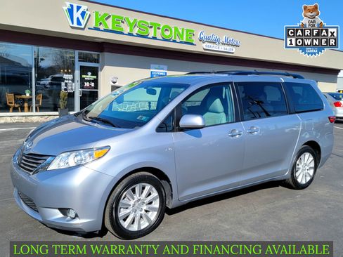Used 2017 Toyota Sienna XLE w/ XLE Navigation Package image 1