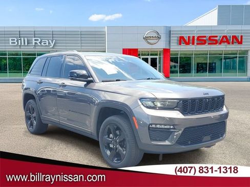 Used 2022 Jeep Grand Cherokee Limited w/ Luxury Tech Group II AWD/4WD image 1
