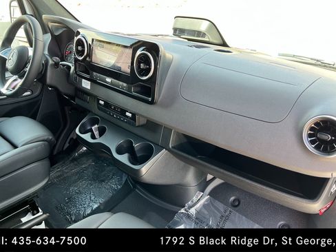 Used 2025 Mercedes-Benz Sprinter 3500 image 22