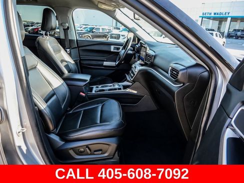 Used 2021 Ford Explorer XLT w/ Equipment Group 202A AWD/4WD image 16