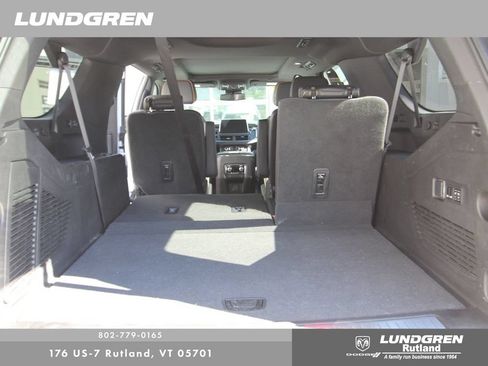 Used 2023 GMC Yukon XL AT4 AWD/4WD image 39