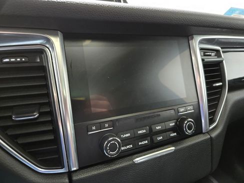 Used 2018 Porsche Macan image 21