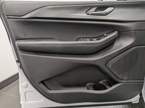 Used 2024 Jeep Grand Cherokee Laredo X image 8