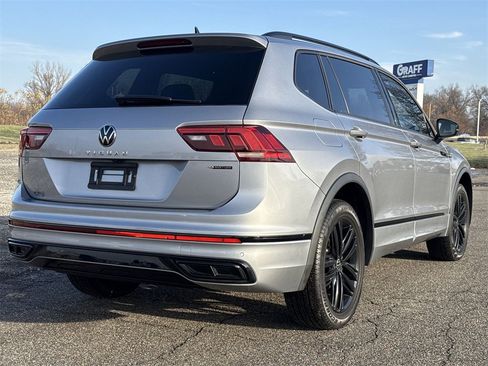 Used 2022 Volkswagen Tiguan SE R-Line image 8
