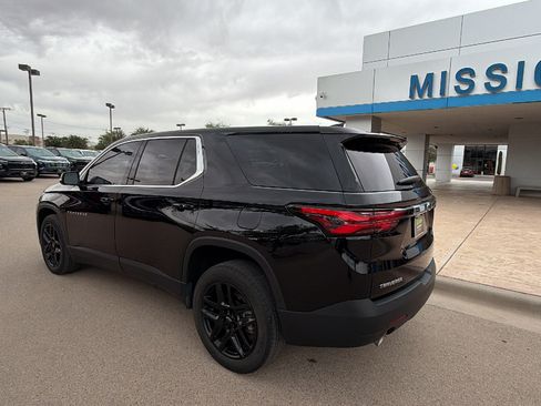 Used 2023 Chevrolet Traverse LS w/ Safety Package FWD image 3