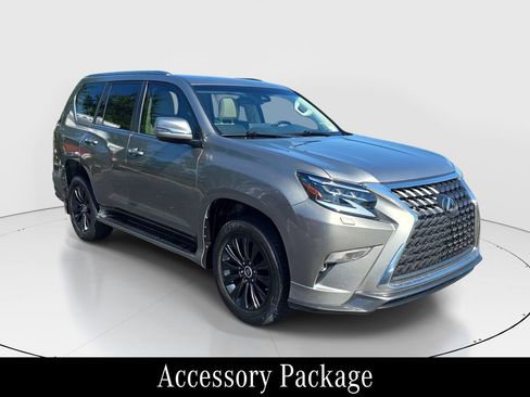 Used 2023 Lexus GX 460 Premium w/ Accessory Package AWD/4WD image 3