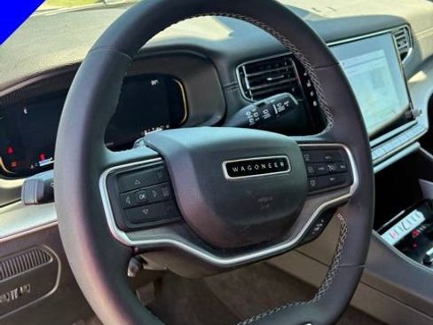 Used 2025 Jeep Wagoneer L Series II w/ 8-pass Seating Package AWD/4WD image 16