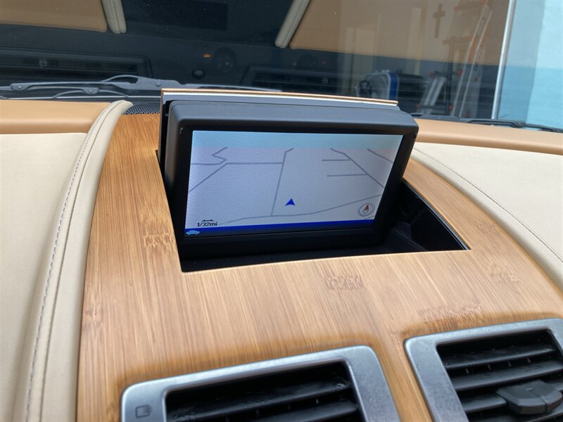 Used 2011 Aston Martin DB9 Volante RWD image 25