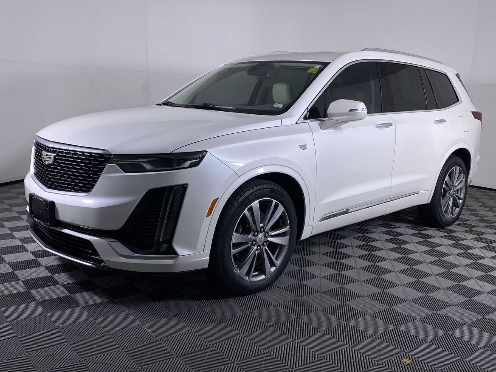 Certified 2020 Cadillac XT6 Premium Luxury FWD image 17