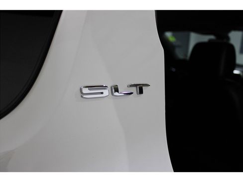 Used 2023 GMC Acadia SLT image 24