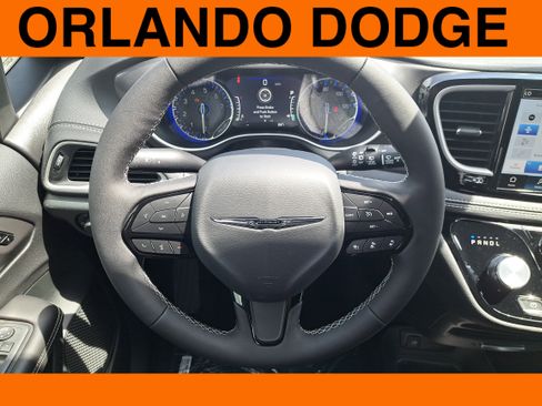 New 2026 Chrysler Pacifica Select image 12