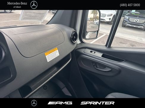 Used 2025 Mercedes-Benz Sprinter 2500 image 25
