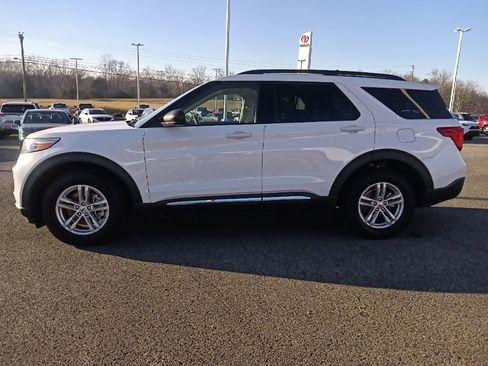Used 2023 Ford Explorer XLT w/ Equipment Group 202A image 6