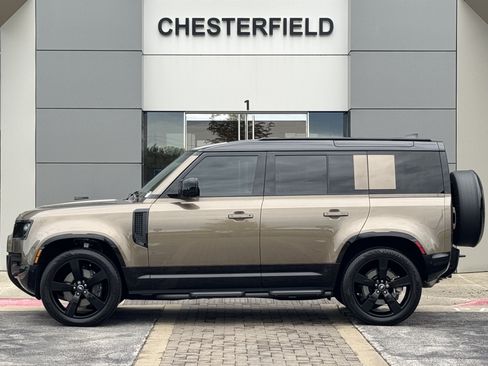 Certified 2025 Land Rover Defender 110 X-Dynamic SE AWD/4WD image 6