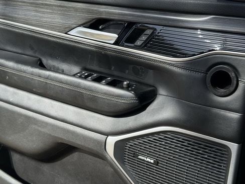 Used 2024 Jeep Wagoneer L Series II w/ Flexible Seating Group RWD image 25