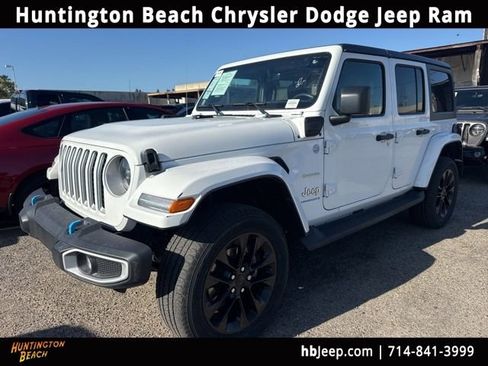 Used 2023 Jeep Wrangler Unlimited Sahara w/ Cold Weather Group AWD/4WD image 1