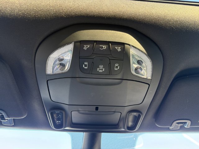 Used 2025 Chrysler Pacifica Limited FWD image 22