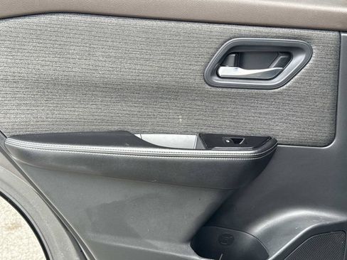 Certified 2022 Nissan Rogue SV FWD image 12