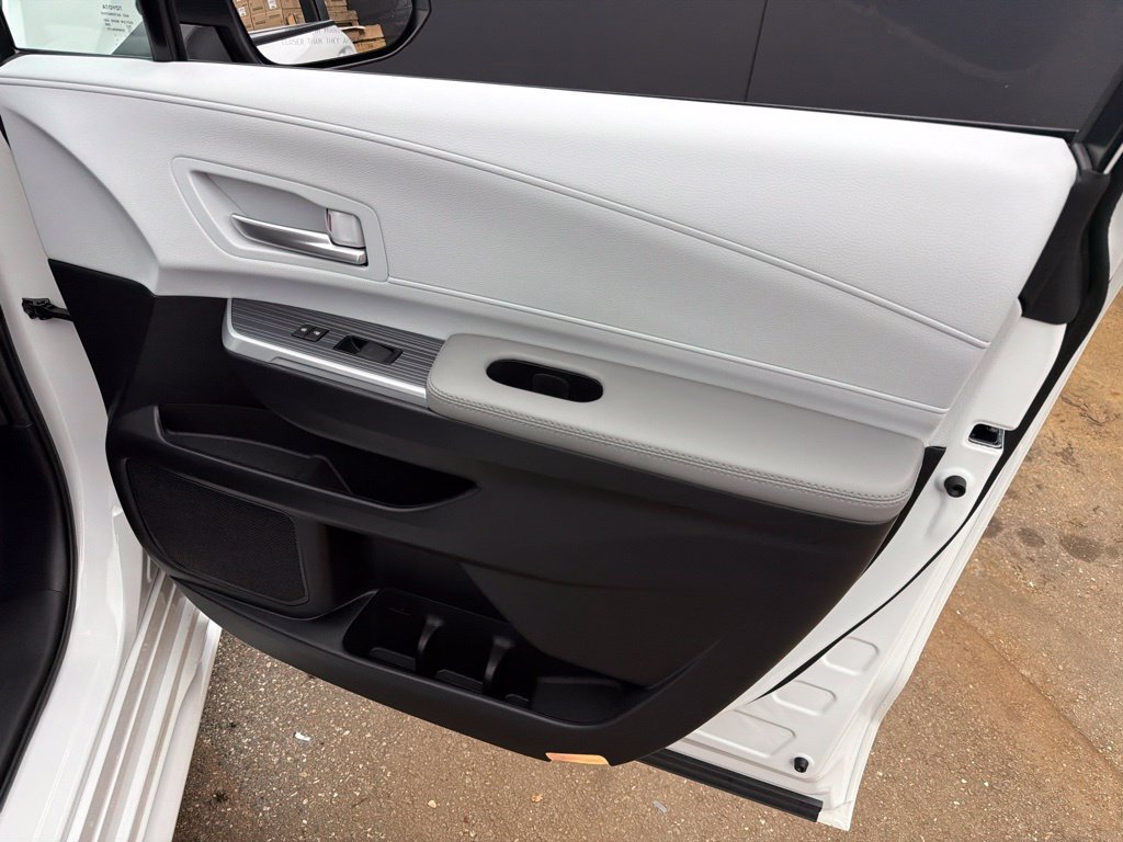Used 2025 Toyota Sienna XLE w/ XLE Plus Package AWD/4WD image 30