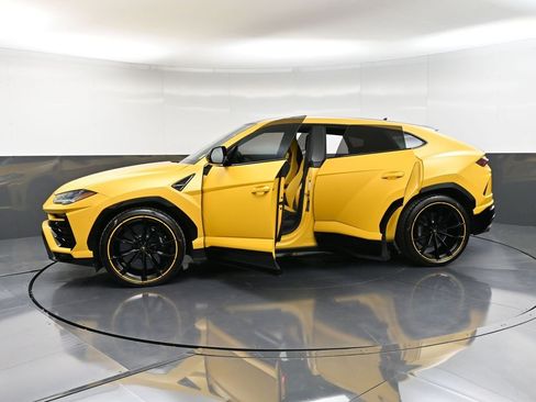 Used 2022 Lamborghini Urus image 40