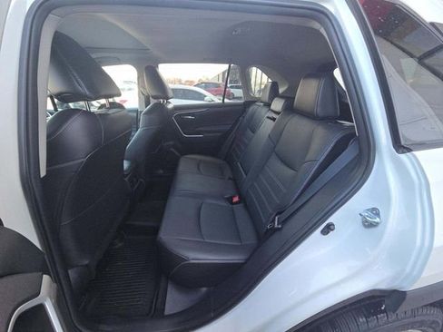 Used 2021 Toyota RAV4 XLE Premium image 8