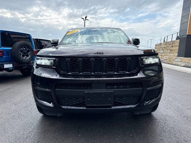 Used 2023 Jeep Grand Cherokee L Limited w/ Black Appearance Package AWD/4WD image 8