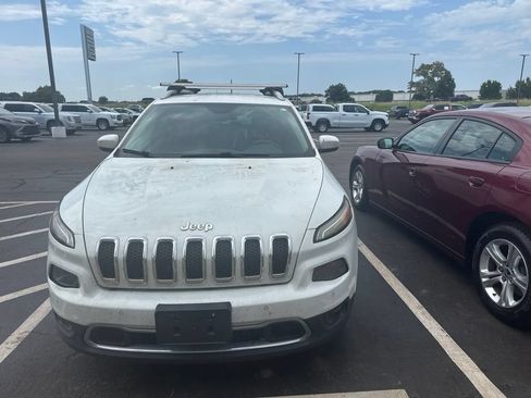 Used 2018 Jeep Cherokee Limited FWD image 2