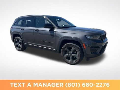 Used 2023 Jeep Grand Cherokee Altitude AWD/4WD image 1