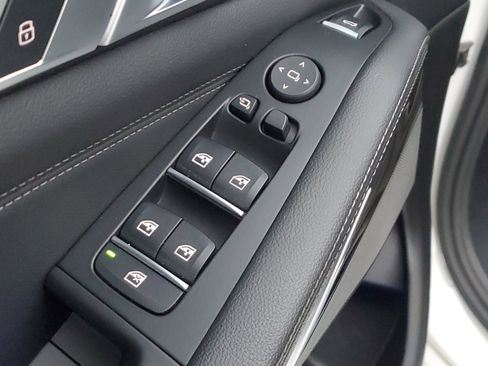 Used 2019 BMW X5 xDrive50i w/ M Sport Package image 22