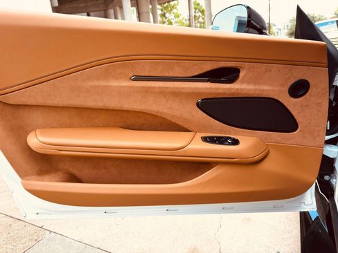 New 2025 Aston Martin V8 Vantage Coupe image 18