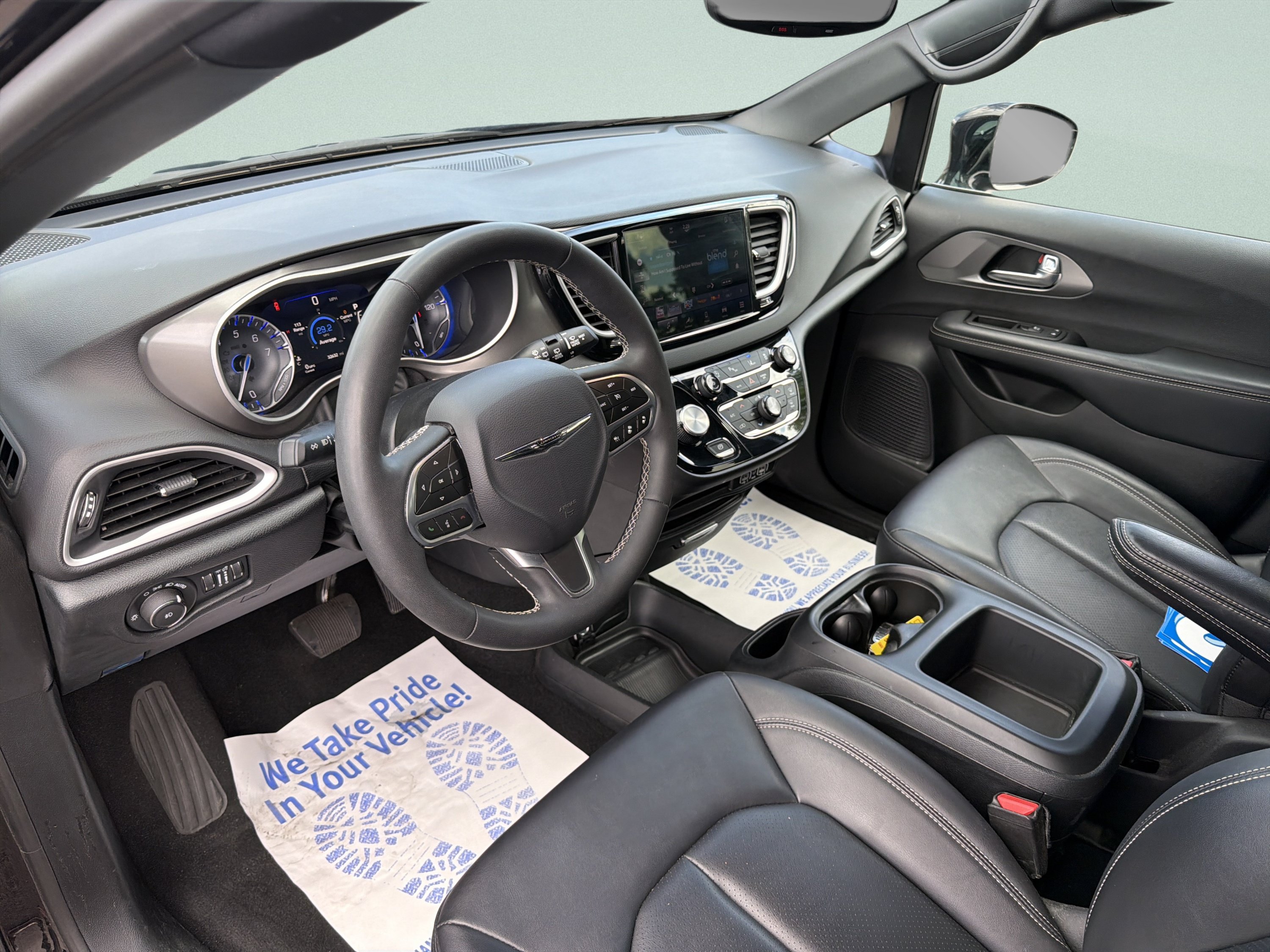 Used 2025 Chrysler Pacifica Select FWD image 12