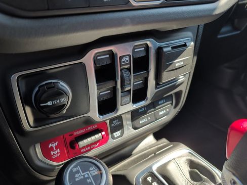 Used 2025 Jeep Wrangler Unlimited Rubicon 4xe w/ Safety Group AWD/4WD image 19