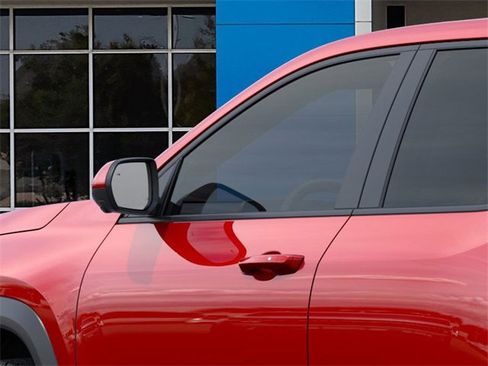 Used 2025 Chevrolet Equinox LT w/ Safety and Technology Package image 12