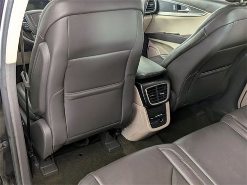 Used 2019 Lincoln Nautilus Select image 27