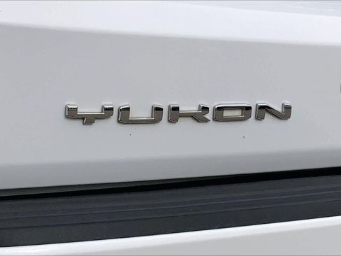 Used 2021 GMC Yukon XL Denali w/ Denali Premium Package image 30