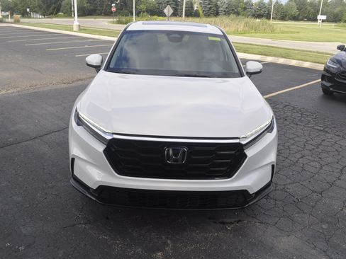 Used 2024 Honda CR-V EX image 2