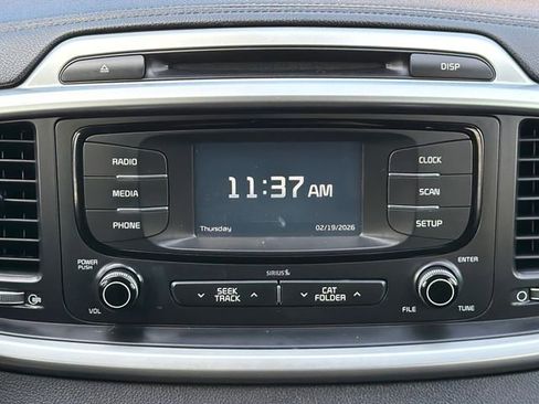 Used 2017 Kia Sorento LX image 17