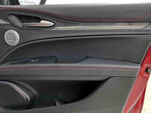 Used 2023 Alfa Romeo Stelvio Estrema image 41