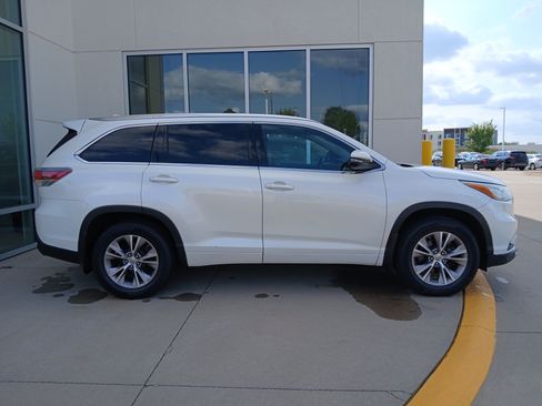 Used 2015 Toyota Highlander XLE AWD/4WD image 6