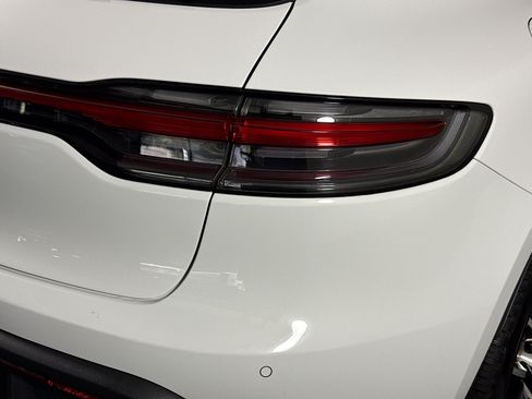 Used 2023 Porsche Macan AWD/4WD image 34