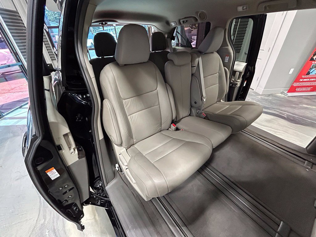 Used 2017 Toyota Sienna XLE FWD image 5