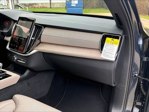 New 2026 Volvo XC90 T8 Ultra w/ Protection Package Premier AWD/4WD image 18