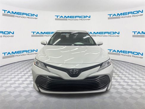 Used 2018 Toyota Camry XLE image 8