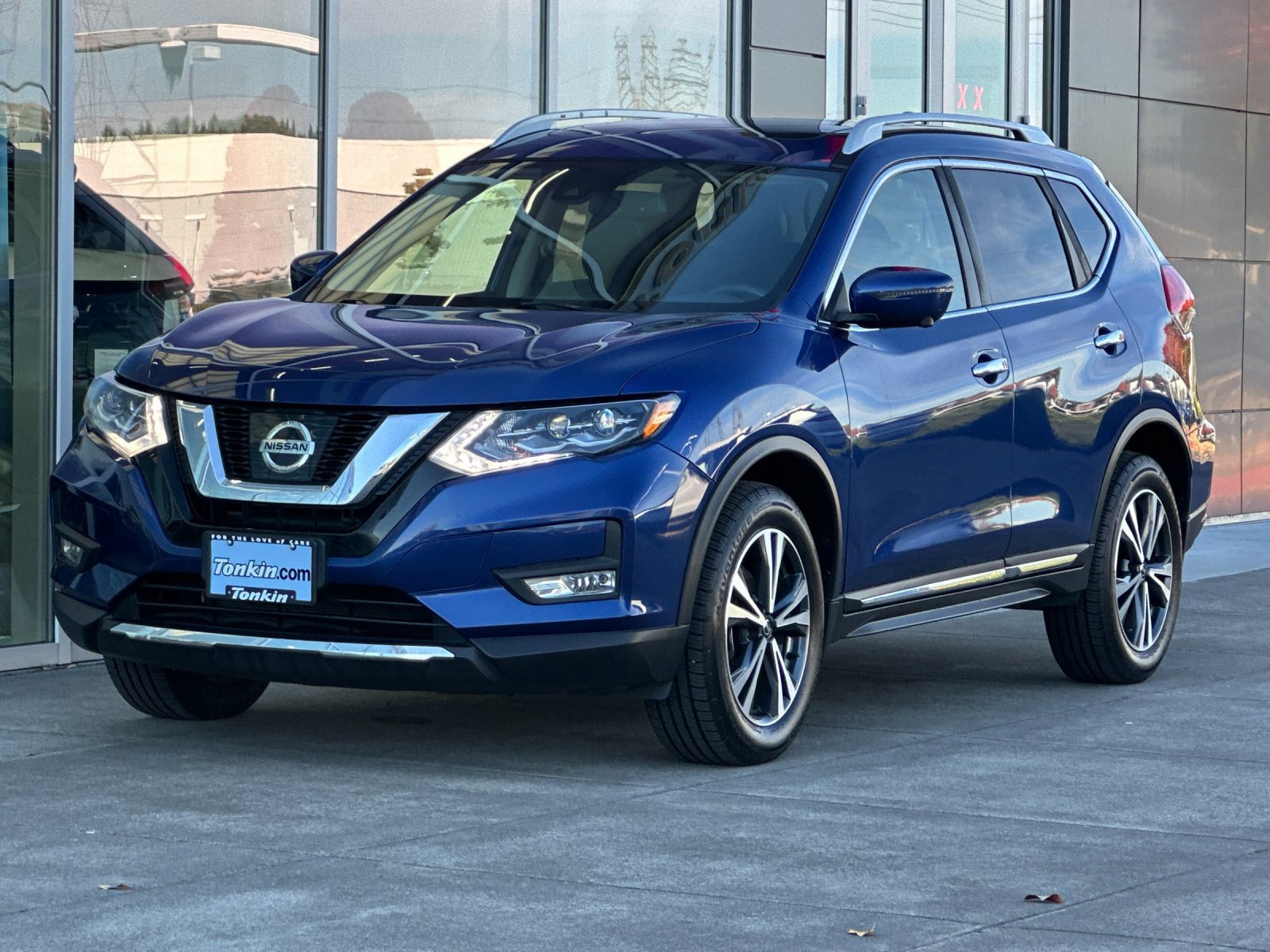 Used 2017 Nissan Rogue SL w/ SL Premium Package AWD/4WD image 8