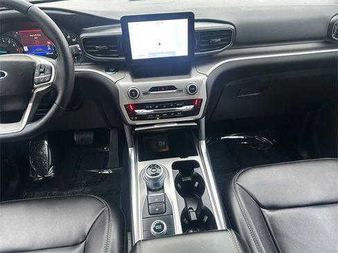 Used 2022 Ford Explorer XLT w/ Equipment Group 202A image 11