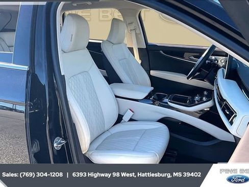 Used 2022 Lincoln Nautilus Black Label w/ Class II Trailer Tow Package image 6