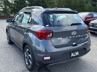 New 2025 Hyundai Venue SEL video 3