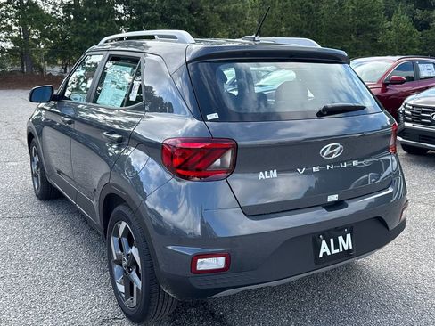 New 2025 Hyundai Venue SEL image 3