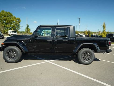 New 2025 Jeep Gladiator Sport image 5